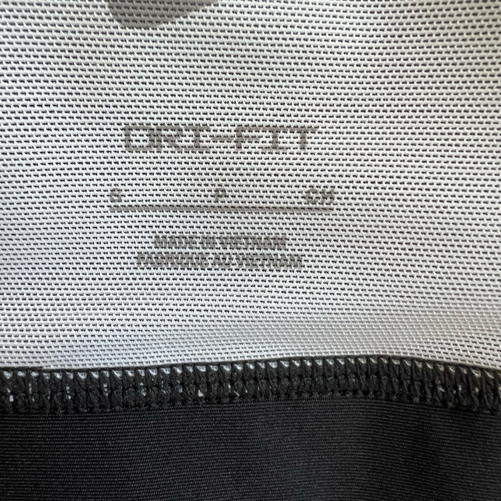 Nike Women's Black Sports Bra - Picture 4 of 4